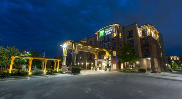 Holiday Inn Express Hotel & Suites Riverport